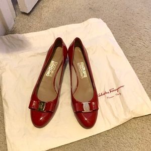 Salvatore Ferragamo Vara pump shoes 9.5us❤️